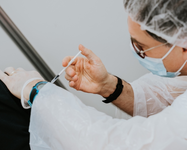 Circa 60 % dintre angajații SIS au primit doza booster de vaccin împotriva COVID-19 
