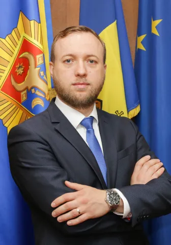 Vezi CV-ul