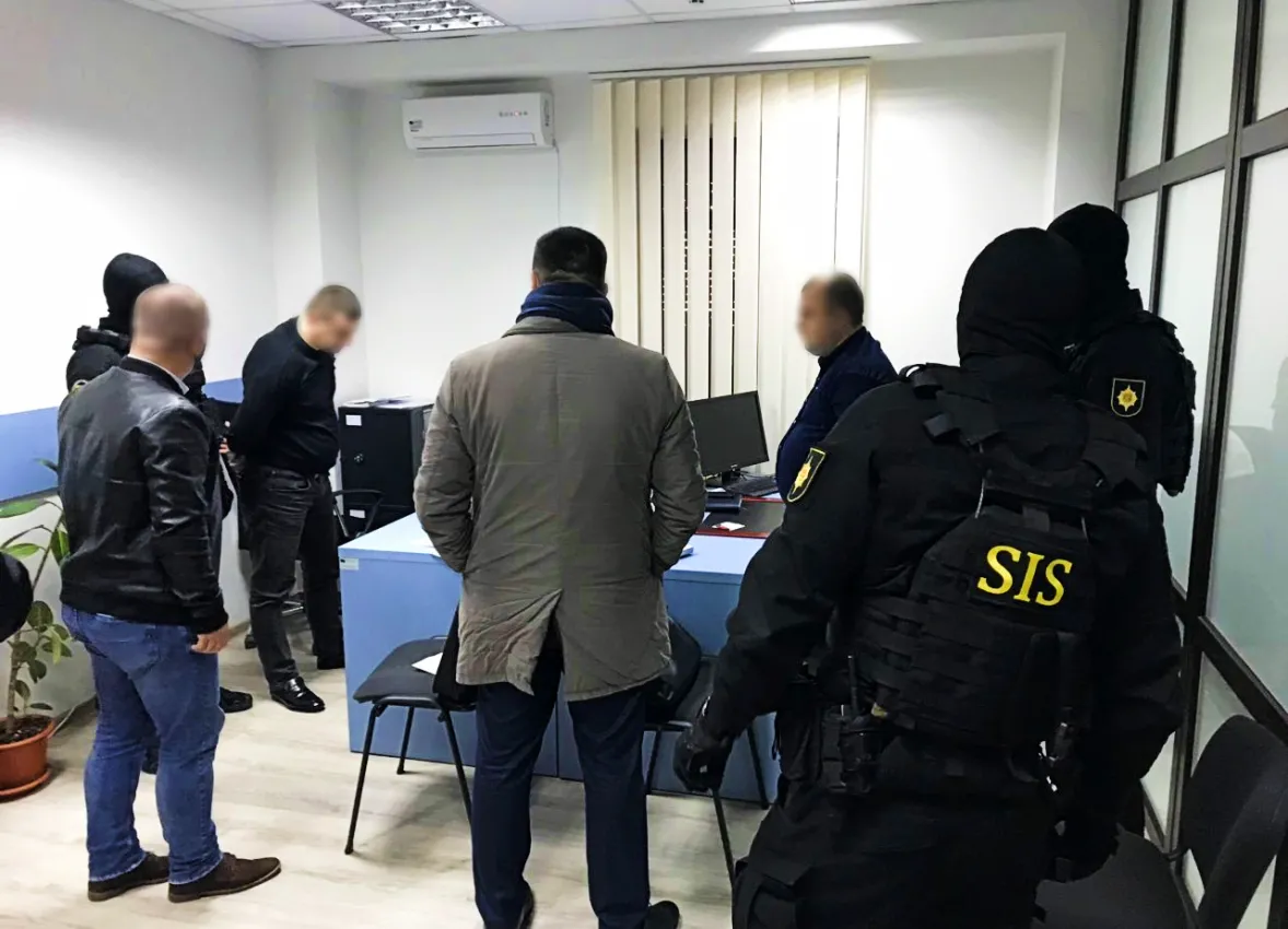 8000 lei, estorcați de la o mamă cu mulți copii